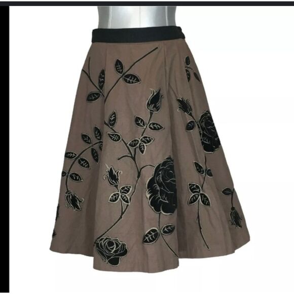 Odille Dresses & Skirts - Anthropologie Odille brown skirt w black velvet floral appliques & velvet trim 4